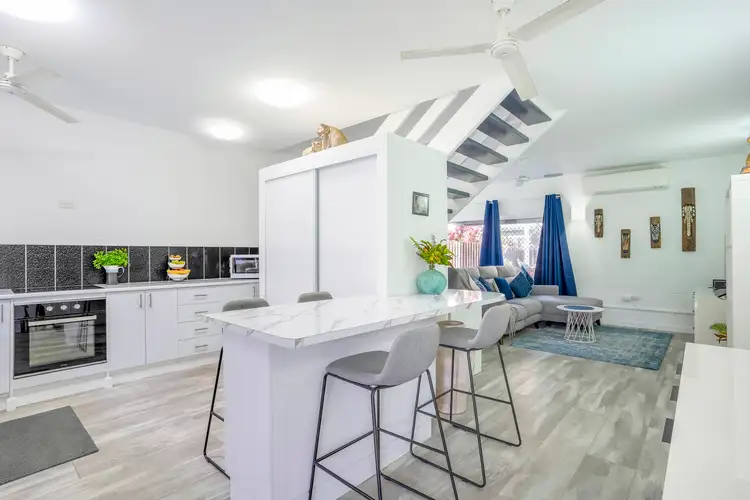 9/11-13 Pioneer Street, Manoora QLD 4870
