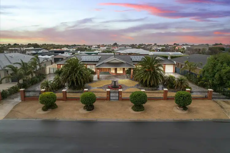 71 Castlewellan Boulevard, Hillside VIC 3037