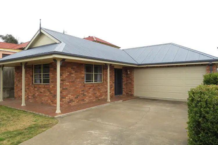 15 Ophir Street, Bathurst NSW 2795