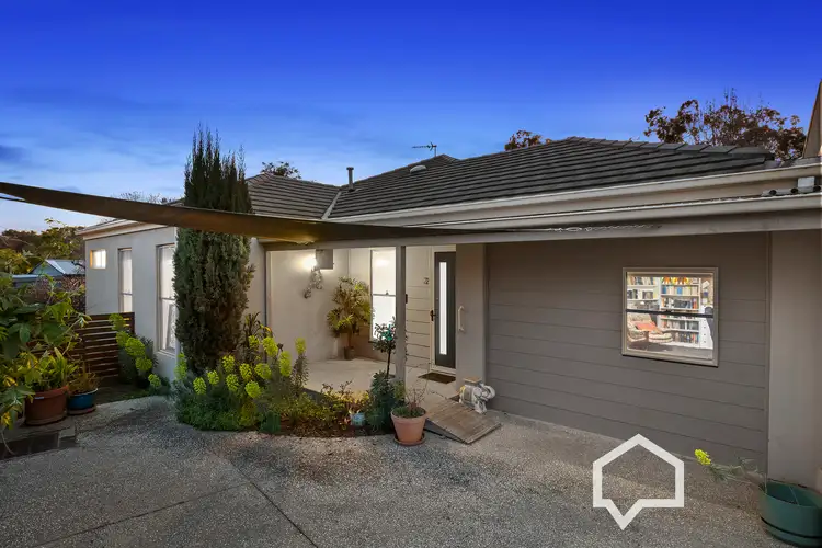 2/20 Cousins Street, Strathdale VIC 3550
