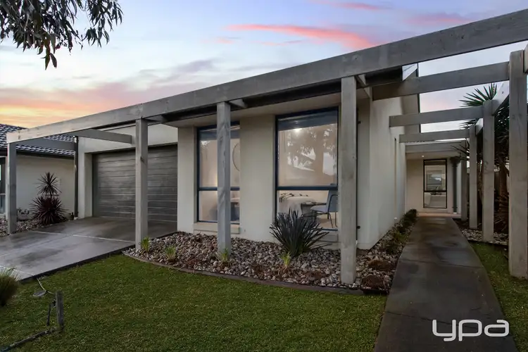 Second view of Homely house listing, 6 Cooma Place, Burnside Heights VIC 3023