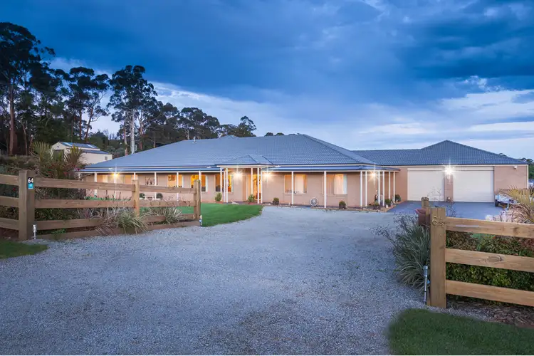 64 Kamanari Court, Drouin VIC 3818