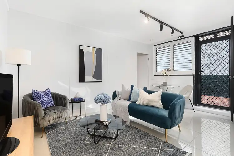 18/51-53 Spring Street