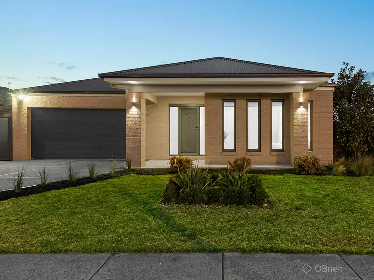 2 Aura Street, Clyde North VIC 3978