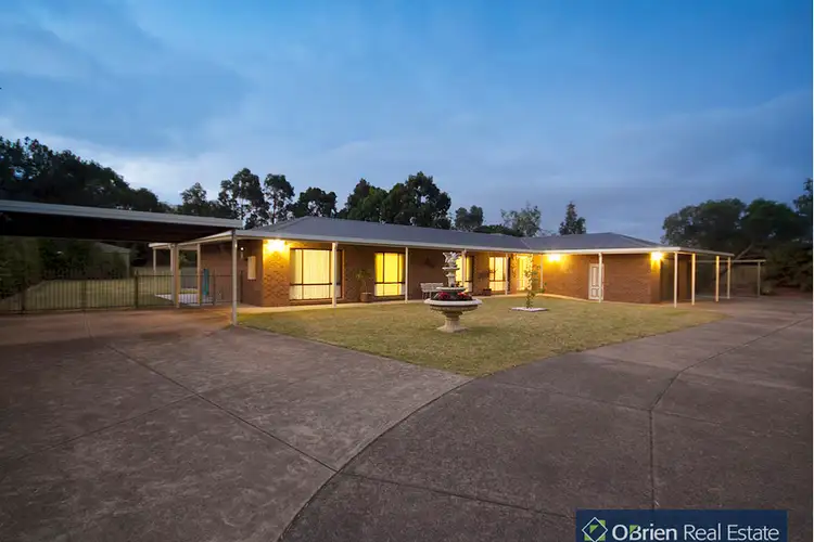 36 Earlston Circuit, Cranbourne VIC 3977