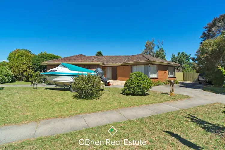 2 Walter Street, Cranbourne VIC 3977