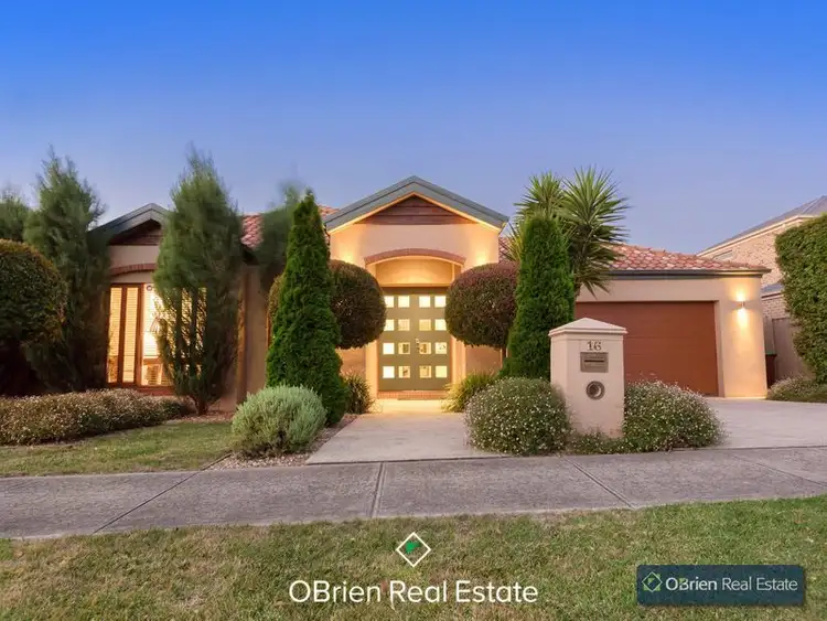 16 Lincoln Avenue, Berwick VIC 3806