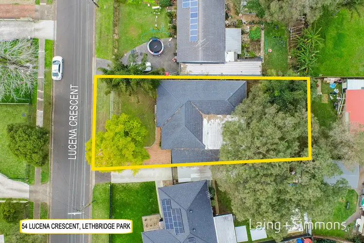 54 Lucena Crescent, Lethbridge Park NSW 2770