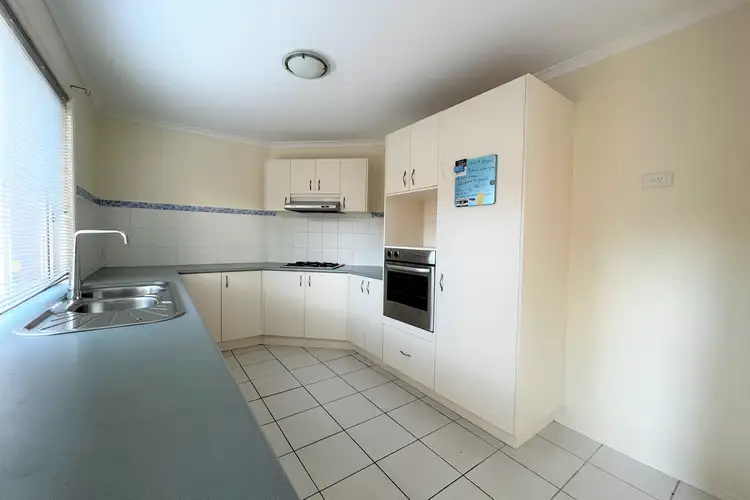 Fifth view of Homely house listing, 2 Avenham Court, Hillside VIC 3037