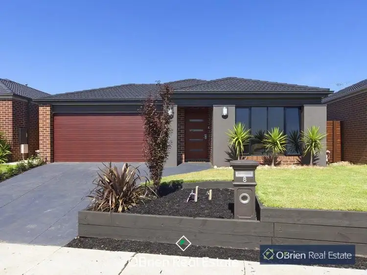 8 Dusky Bells Drive, Cranbourne West VIC 3977