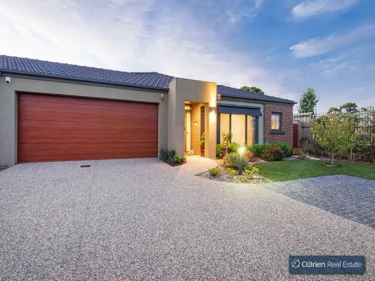 2/14 Avard Court, Berwick VIC 3806