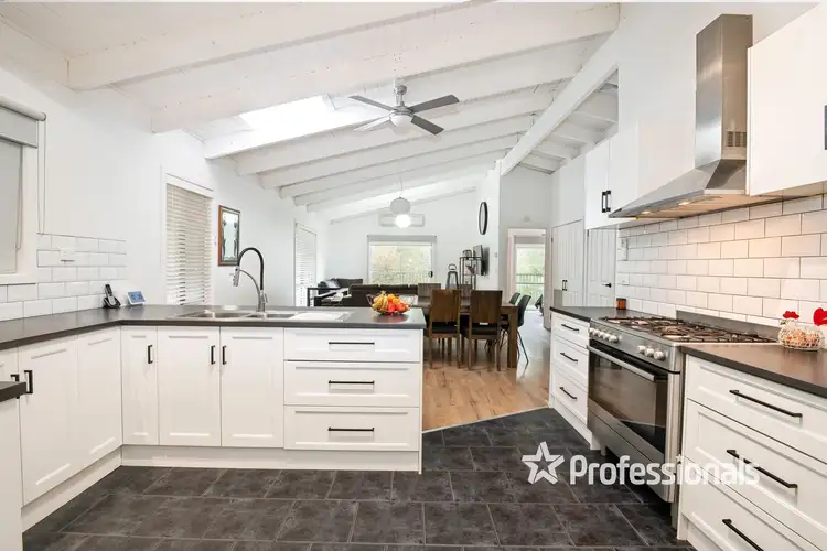 11 Oak Avenue, Warburton VIC 3799