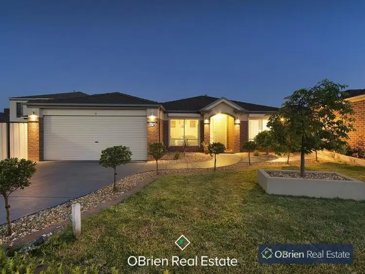 8 Blandford Crescent, Narre Warren South VIC 3805