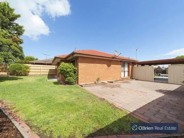 Fifth view of Homely house listing, 2 Hardy Court, Berwick VIC 3806