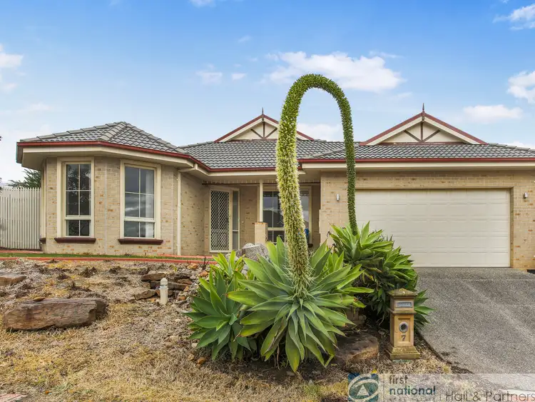 7 Luscombe Court, Berwick VIC 3806