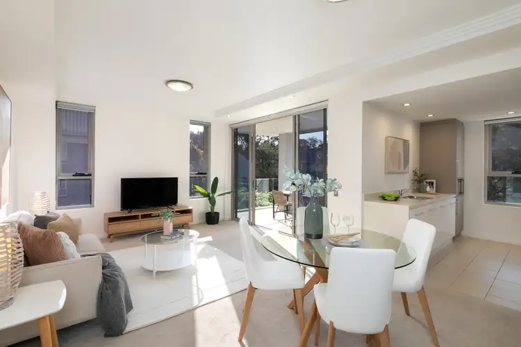13/8 Cook Street