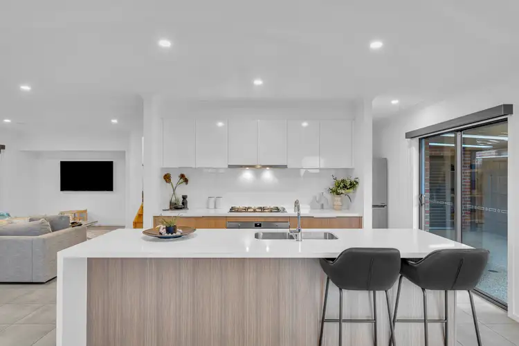 Fifth view of Homely house listing, 5 Royaloak Crescent, Cranbourne East VIC 3977