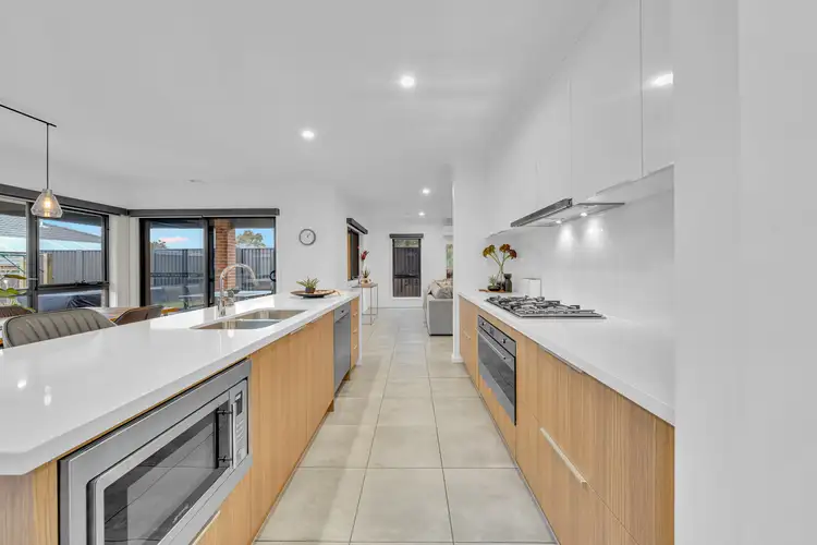 Sixth view of Homely house listing, 5 Royaloak Crescent, Cranbourne East VIC 3977