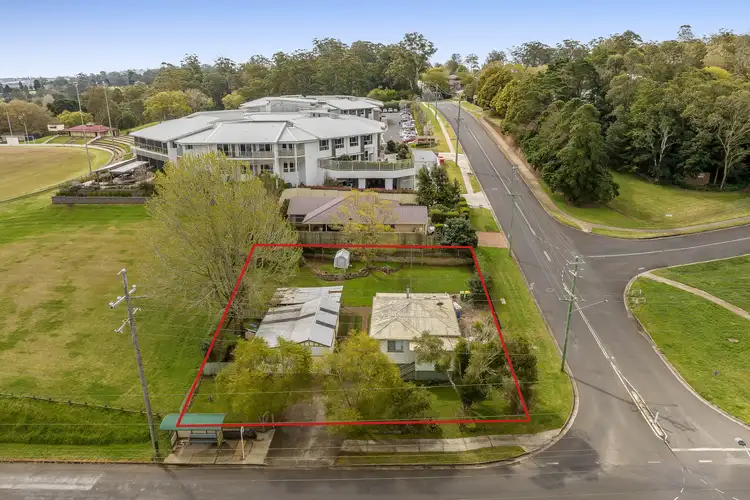 43 North Street, Mount Lofty QLD 4350