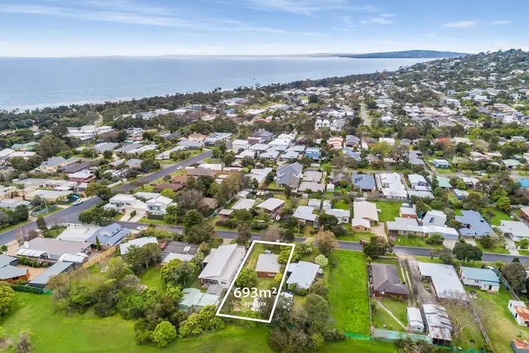 8 Hilary Avenue, Mccrae VIC 3938