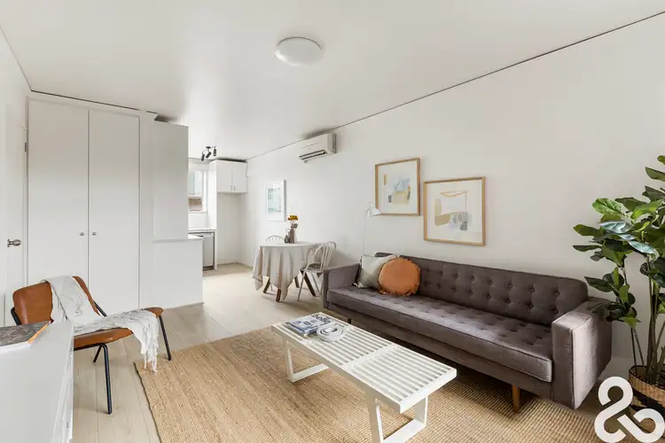 2/77 Pender Street