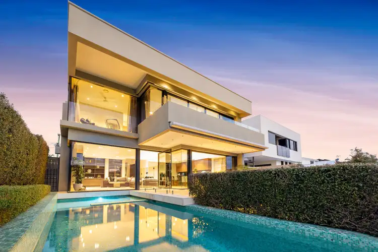 52 The Promenade, Isle Of Capri QLD 4217