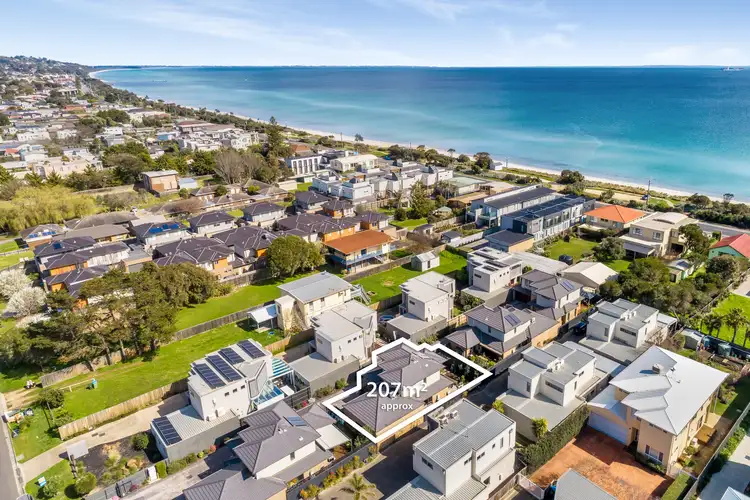 2/83 Dromana Parade, Safety Beach VIC 3936