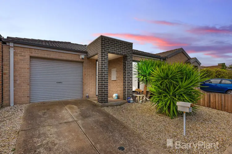 33 Lakewood Boulevard, Melton VIC 3337