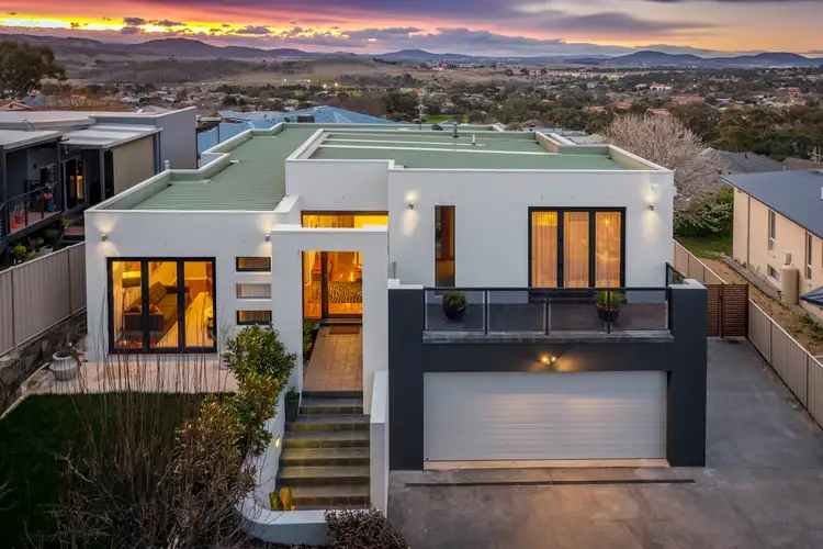 5 Grady Place, Jerrabomberra NSW 2619