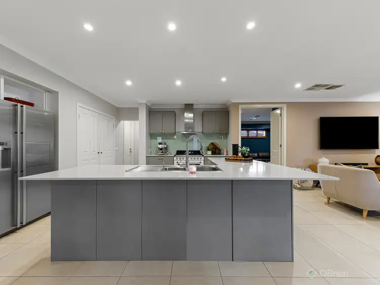 Fourth view of Homely house listing, 10 Roselea Place, Narre Warren North VIC 3804