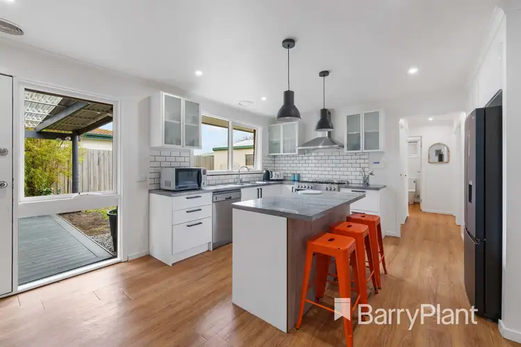 Fifth view of Homely house listing, 2 Darvall Court, Werribee VIC 3030