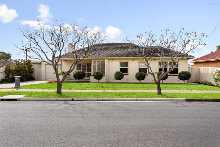 2 Reginald Avenue, Findon SA 5023