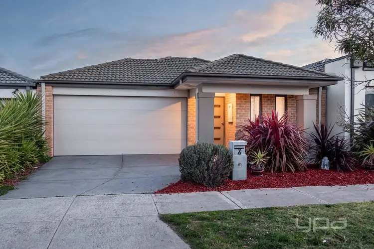 9 Moonlight Way, Mickleham VIC 3064