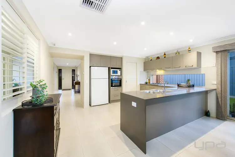 Sixth view of Homely house listing, 2 Springview Boulevard, Taylors Hill VIC 3037