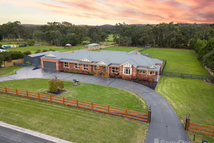 6 Pinehill Drive, Pakenham VIC 3810