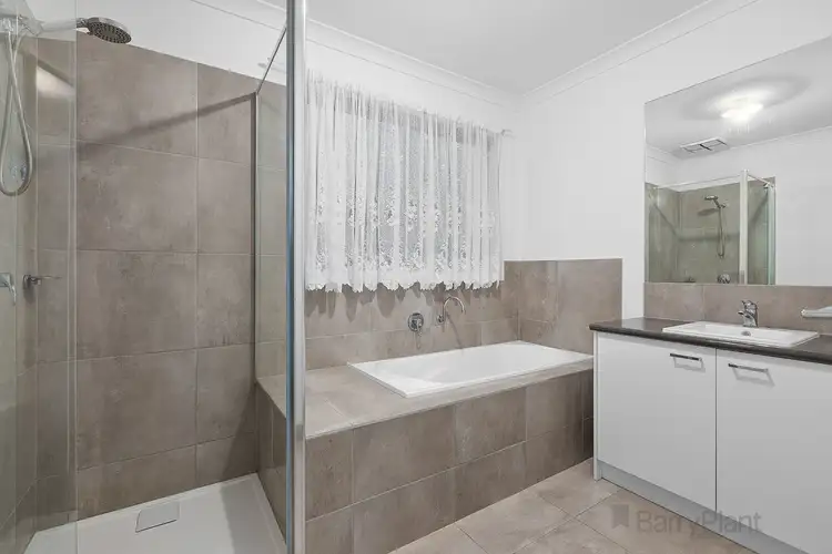 Fifth view of Homely house listing, 5 Highgrove Drive, Pakenham VIC 3810
