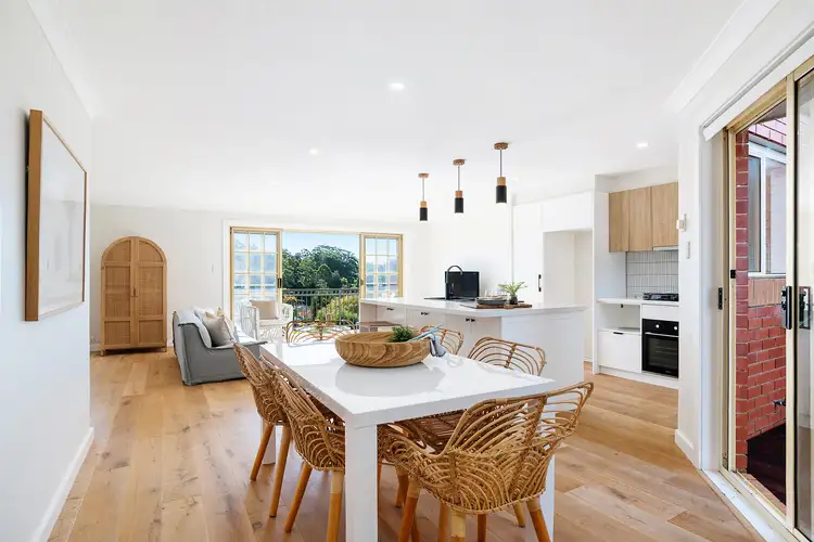 2/10 Sotherby Avenue, Terrigal NSW 2260