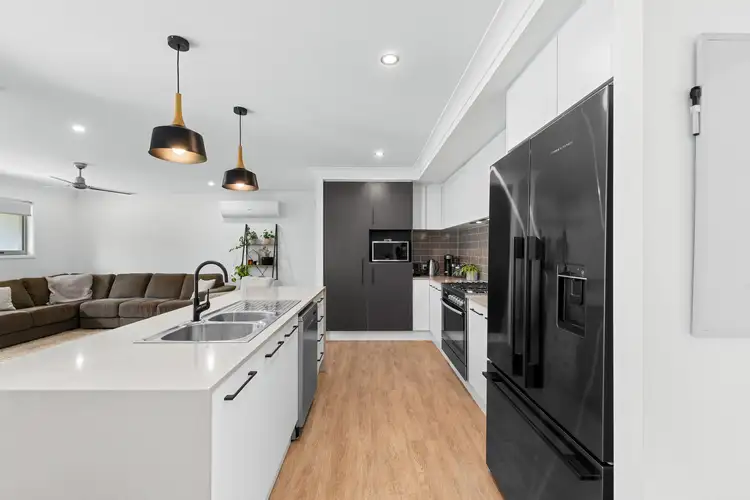 Fifth view of Homely house listing, 7-9 Fontebasso Circuit, Redland Bay QLD 4165