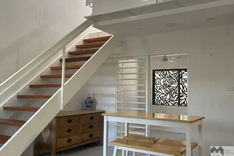 9/25-31 Hibiscus Lane, Holloways Beach QLD 4878