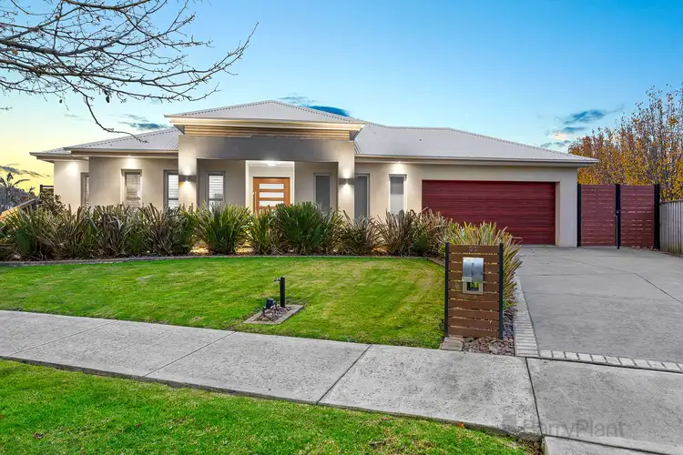 37 Henry Lawson Drive, Pakenham VIC 3810