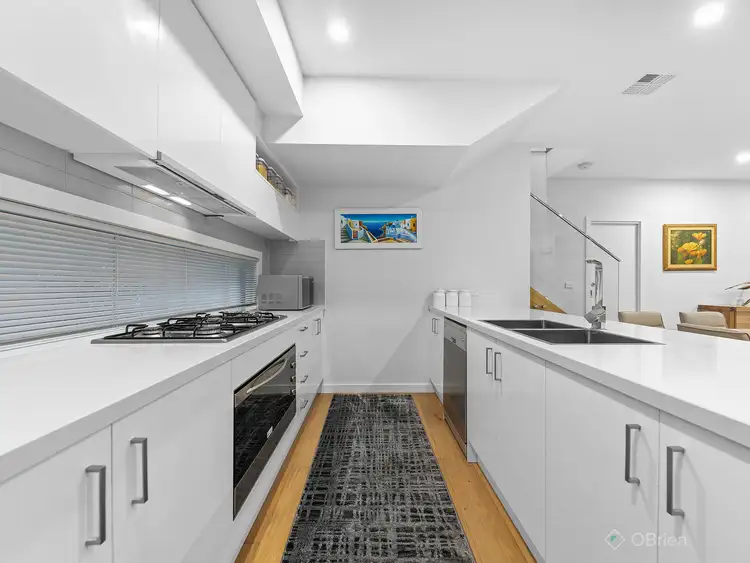 Fifth view of Homely house listing, 2/27 Manuka Road, Berwick VIC 3806