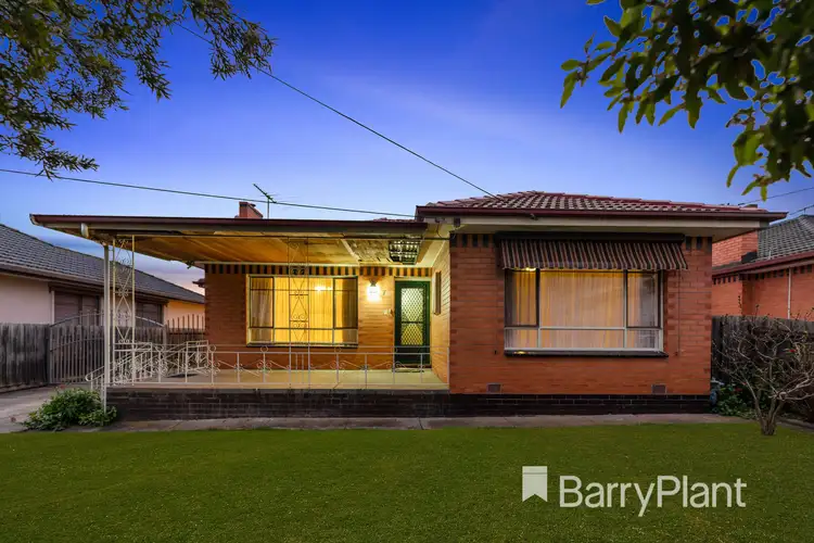 7 Reaburn Avenue, St Albans VIC 3021