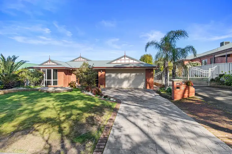 8 Pinnacle Terrace, Golden Square VIC 3555