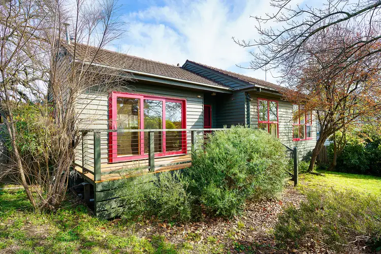 15 Railway Avenue, Castlemaine VIC 3450