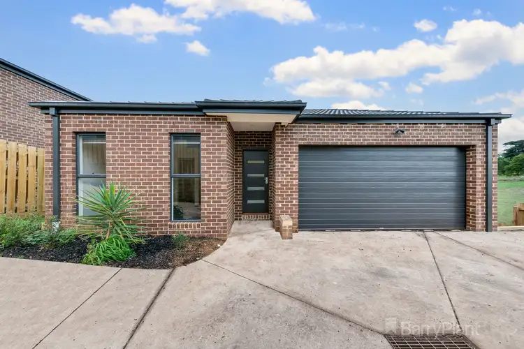 3/11 Vivian Court, Drouin VIC 3818