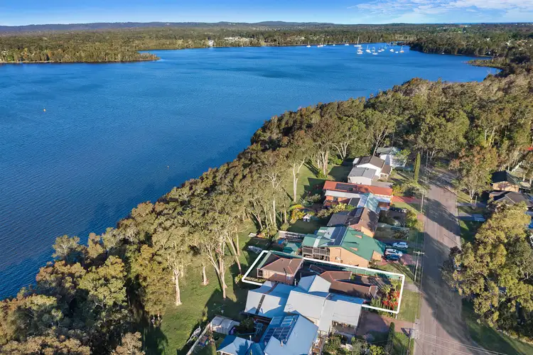 15 Lakeshore Avenue, Kingfisher Shores NSW 2259
