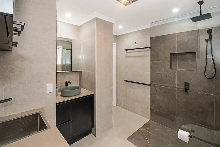 1/13 Darrambal Street, Chevron Island QLD 4217