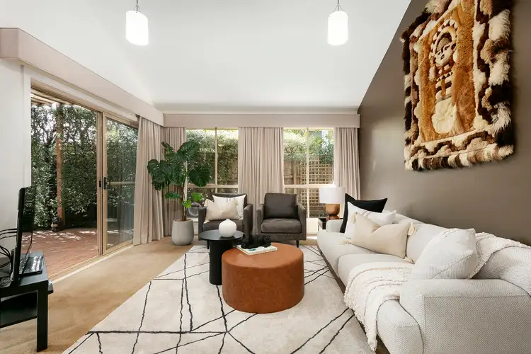 33 Carnarvon Road, Strathmore VIC 3041