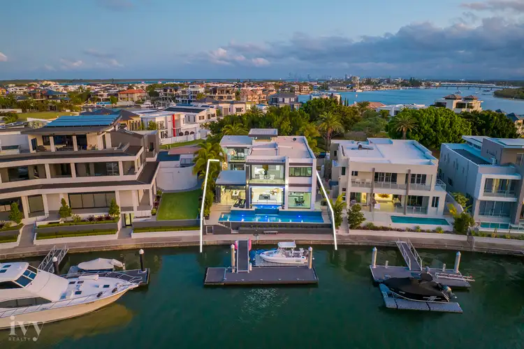 21 Hampton Court, Sovereign Islands QLD 4216