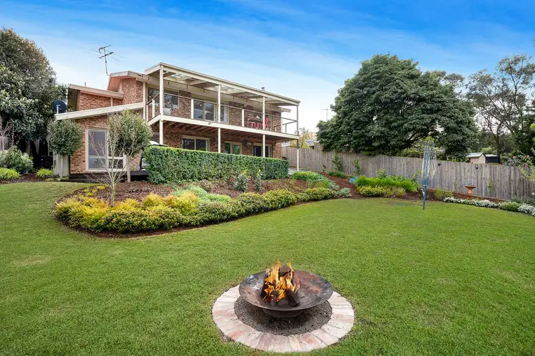 8 Greenleaf Court, Eltham North VIC 3095